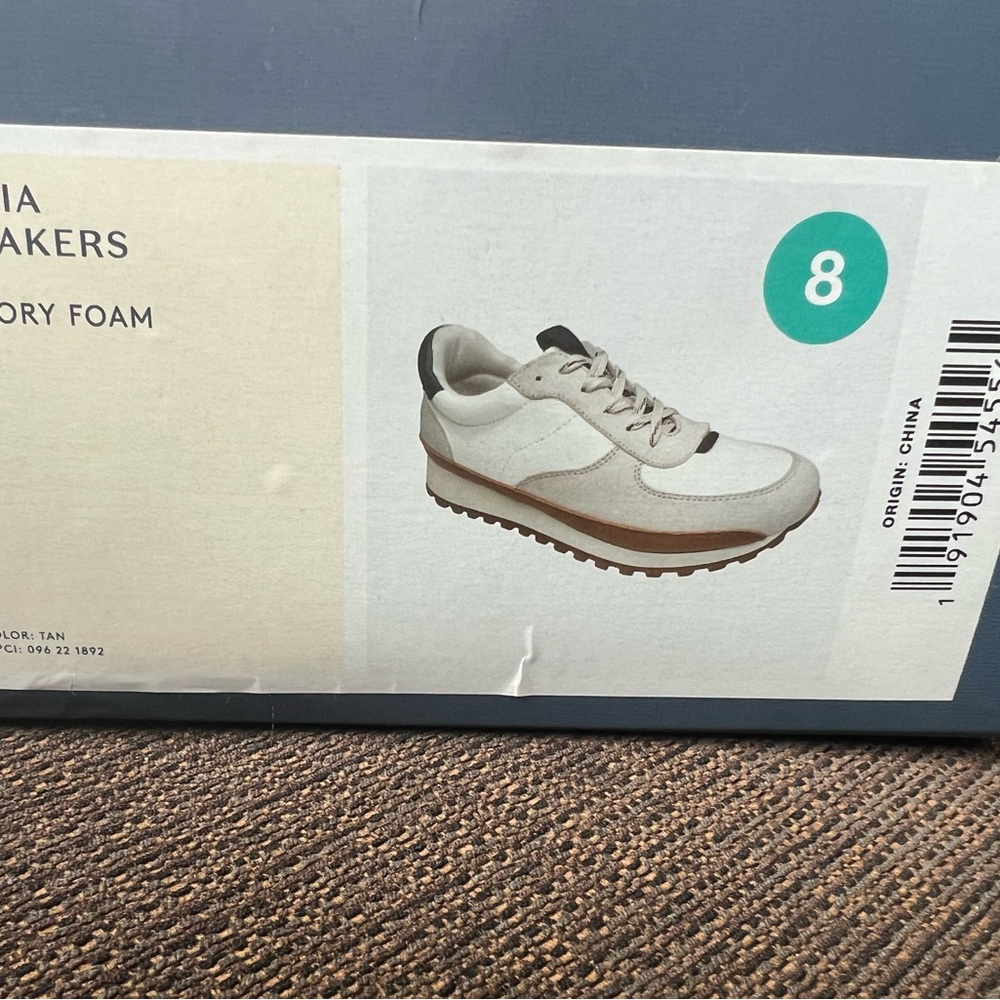 Universal Thread Sneaker - Picture 2 of 5